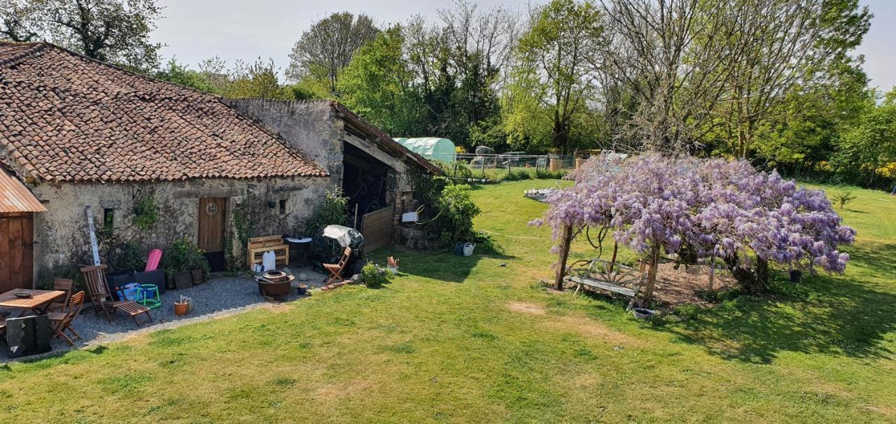 Wisteria House Bed and Breakfast Chanteloup  Buitenkant foto