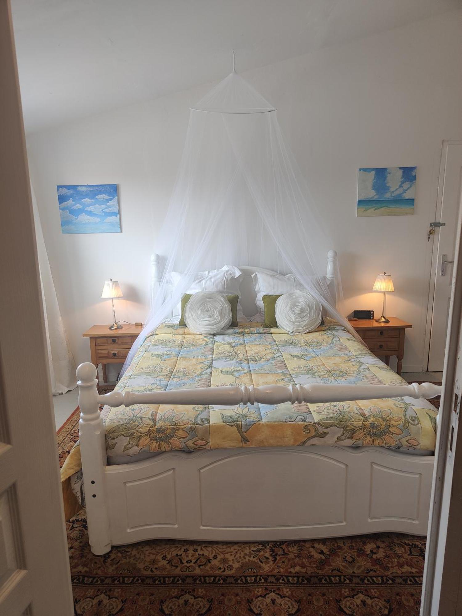 Wisteria House Bed and Breakfast Chanteloup  Buitenkant foto