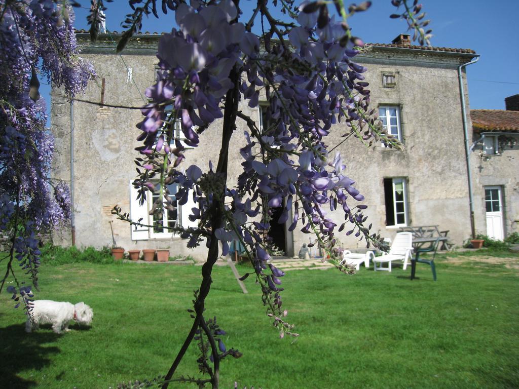 Wisteria House Bed and Breakfast Chanteloup  Buitenkant foto